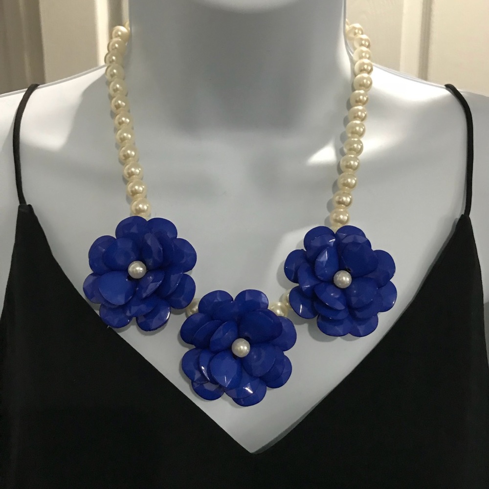 Floral statement necklace